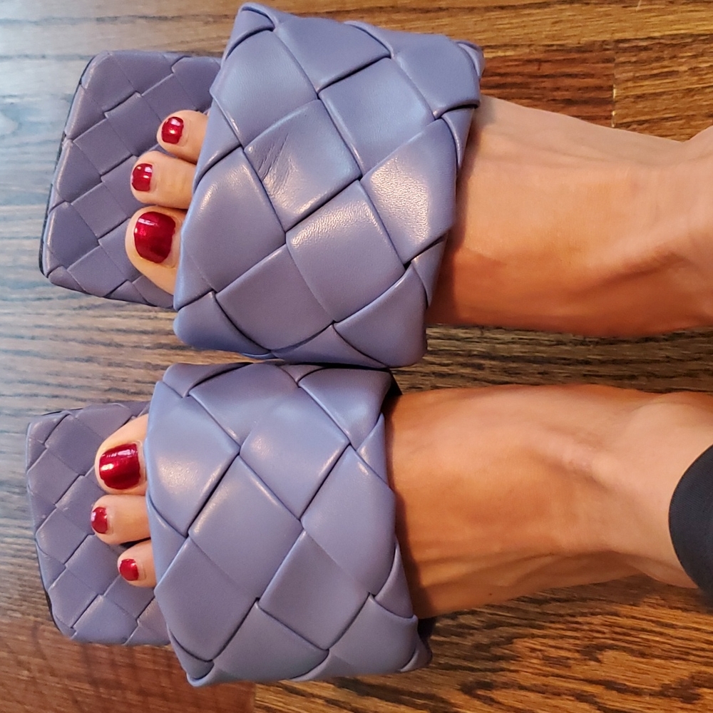 Bottega Veneta Lido Flat Sandals - Size 38 (US 8) NWOT - Picture 3 of 9